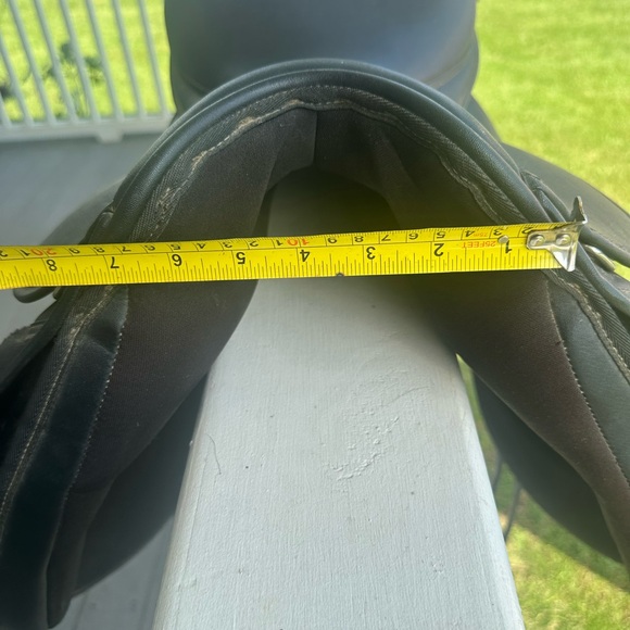 16” Thorowgood Dressage Saddle - Picture 6 of 16